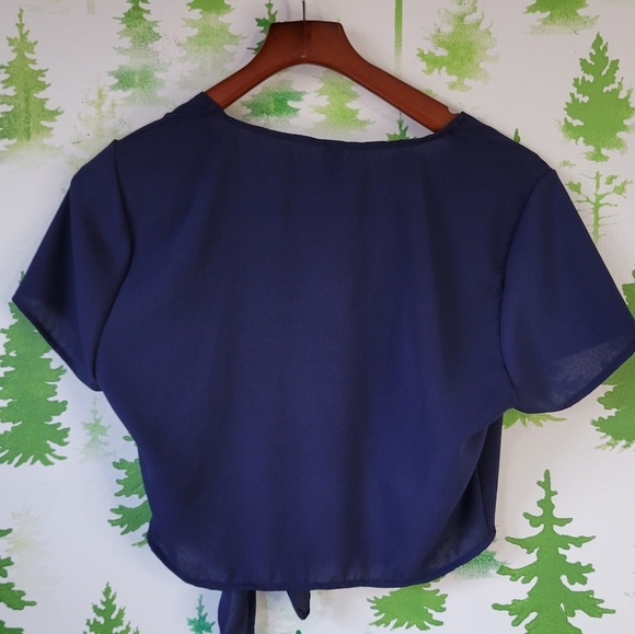 Windsor Front Tie Crop Top. - Picture 5 of 7